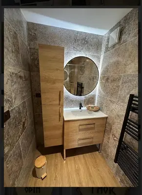Salle de bains dans l'établissement Le valhalla vidar