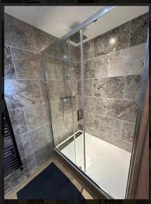 Salle de bains dans l'établissement Le valhalla vidar