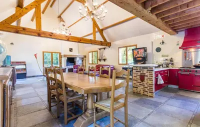 Cuisine ou kitchenette dans l'établissement Amazing Home In Acquigny