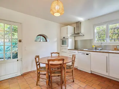 Cuisine ou kitchenette dans l'établissement Holiday Home La Ferme by Interhome