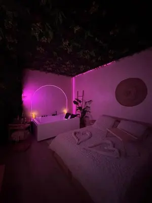 Un ou plusieurs lits dans un hébergement de l'établissement Suite Bali Love - Love Room - Jacuzzi