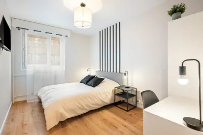 Un ou plusieurs lits dans un hébergement de l'établissement Grand Appart 4 Chambres avec Cinéma dans Rouen Centre