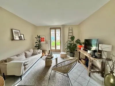 Télévision ou salle de divertissement dans l'établissement Maison avec jardin - 10 min de Rouen