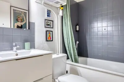 Salle de bains dans l'établissement Urszula charmant studio proche du Vieux Marché