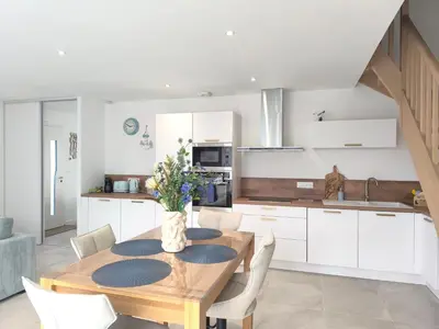 Cuisine ou kitchenette dans l'établissement L'Océan - Ambiance Apaisante & Rafraichissante