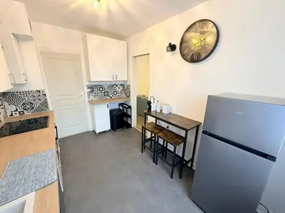 Cuisine ou kitchenette dans l'établissement La Maison Mantaise
