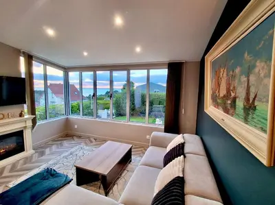 Télévision ou salle de divertissement dans l'établissement Villa Carolina - Sea View - Design - Private Terrace