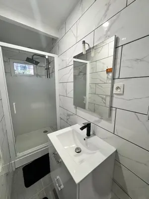 Salle de bains dans l'établissement Appartement à 10 minutes du centre-ville