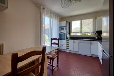 Cuisine ou kitchenette dans l'établissement Maison 5 Ch - Familles & Pros - Quartier Premium