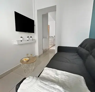 Télévision ou salle de divertissement dans l'établissement Escapade à deux, terrasse romantique et vue Seine