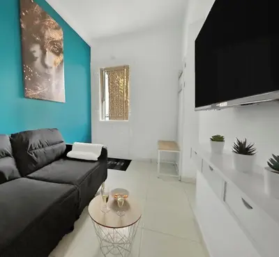 Télévision ou salle de divertissement dans l'établissement Escapade à deux, terrasse romantique et vue Seine
