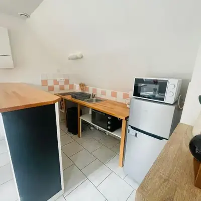 Appartement lumineux garage privé centre-ville