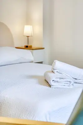 Un ou plusieurs lits dans un hébergement de l'établissement Lili studio rénové pour 2 personnes proche du Vieux marché