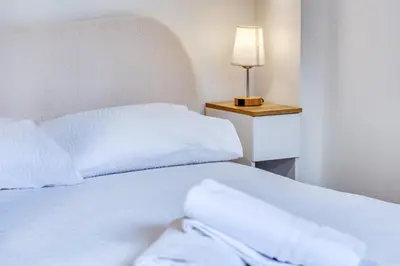 Un ou plusieurs lits dans un hébergement de l'établissement Lili studio rénové pour 2 personnes proche du Vieux marché
