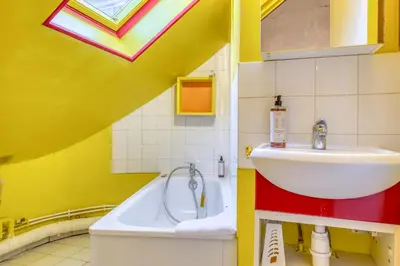 Salle de bains dans l'établissement Nahiba votre F2 avec vue sur Vieux-Marché