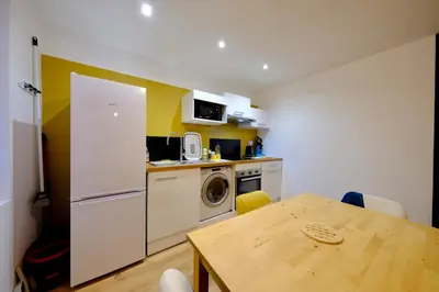 Cuisine ou kitchenette dans l'établissement Elbeuf - Appartement moderne pour 4