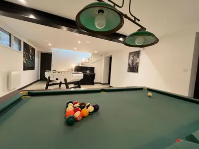 Billard dans l'établissement Cocon sensuel - Jaccuzzi et petit déjeuner - Proche Chantilly et Beauvais