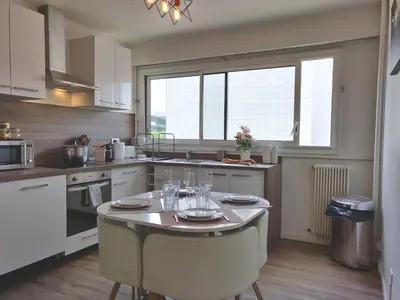 Cuisine ou kitchenette dans l'établissement Appart'HomeCity - Rouen Grand Prieuré - 1 à 3 chambres
