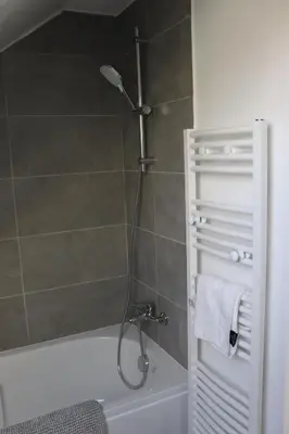 Salle de bains dans l'établissement Chambre Cosy Eaubonne