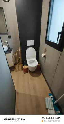 Salle de bains dans l'établissement Le cocon normand studio de jardin et son écrin de verdure