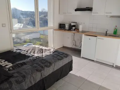 Cuisine ou kitchenette dans l'établissement Studio centre Rouen rive gauche au pied du T4