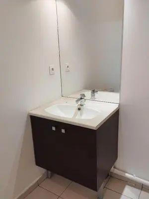 Salle de bains dans l'établissement Studio centre Rouen rive gauche au pied du T4