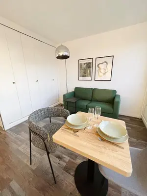 Coin salon dans l'établissement Charmant appartement vue sur Seine - Hyper Centre de Rouen