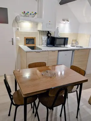 Cuisine ou kitchenette dans l'établissement L'escale Vernonnaise