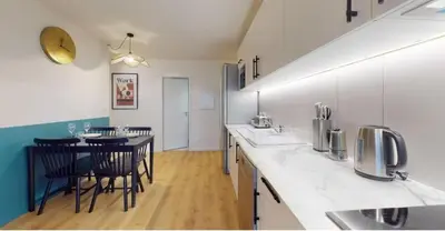 Cuisine ou kitchenette dans l'établissement Logement moderne pour les professionnels et les familles