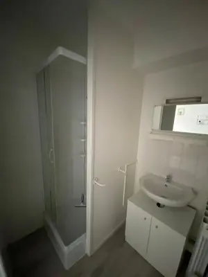 Salle de bains dans l'établissement Studio Rouen proche CHU