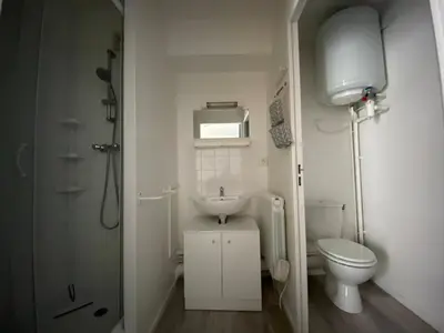 Salle de bains dans l'établissement Studio Rouen proche CHU