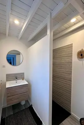 Salle de bains dans l'établissement Gite EGLANTINE