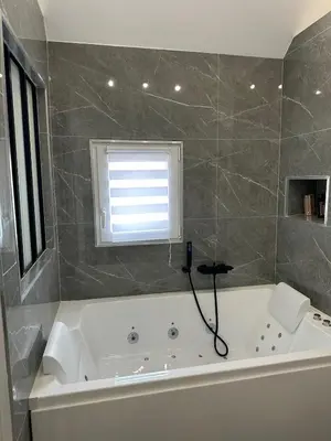 Salle de bains dans l'établissement Luxurious accommodation and balneotherapy relaxation area
