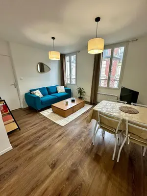 Coin salon dans l'établissement Appartement moderne Gare de Vernon 5min Vélos inclus