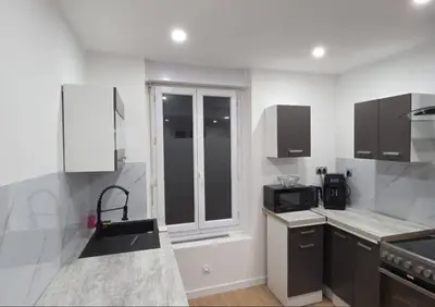 Cuisine ou kitchenette dans l'établissement Appartement rénové à neuf Centre Gare Gisors lestroishorizons