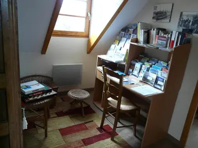 Bibliothèque dans la maison de vacances