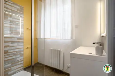 Salle de bains dans l'établissement Gîte Gîtes de France® - La Lampèrierre