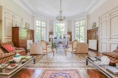 Coin salon dans l'établissement Château d'Avesnes - Le Castelet