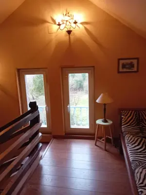 Coin salon dans l'établissement Gîte la chouette hulotte