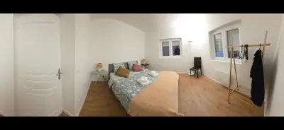 Un ou plusieurs lits dans un hébergement de l'établissement Cottage au bord de bassin