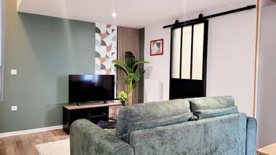 Télévision ou salle de divertissement dans l'établissement Le Duplex du Moulin - Maison T2 cosy centre-ville