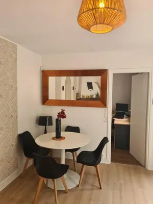 Cuisine ou kitchenette dans l'établissement Maison Jardin des Plantes