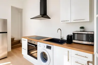 Cuisine ou kitchenette dans l'établissement 2 Appart Hôtel Chambre privée, espaces communs partagés, Centre Rouen Gare, Linge & Ménage inclus