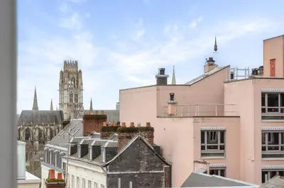 Vue générale sur Rouen ou vue de la ville depuis l'appartement