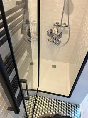 Salle de bains dans l'établissement Maison Le Coteau Plage vue mer 8 pers Petit Caux