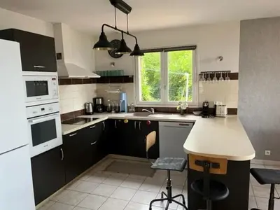 Cuisine ou kitchenette dans l'établissement Maison Le Coteau Plage vue mer 8 pers Petit Caux