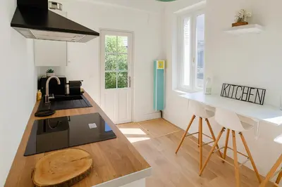 Cuisine ou kitchenette dans l'établissement 3 Appart hôtel Chambre privée avec espace commun centre Rouen Linge et ménage inclus Chambre privée