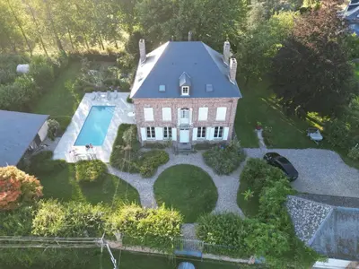 Piscine de l'établissement La Charmeraie d'Aumâtre ou située à proximité