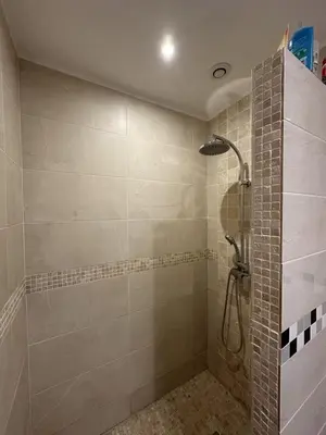 Salle de bains dans l'établissement Maison en bord de seine