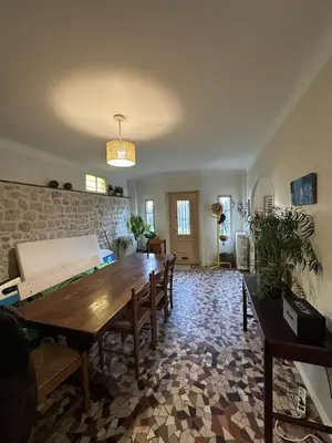 Télévision ou salle de divertissement dans l'établissement Maison en bord de seine